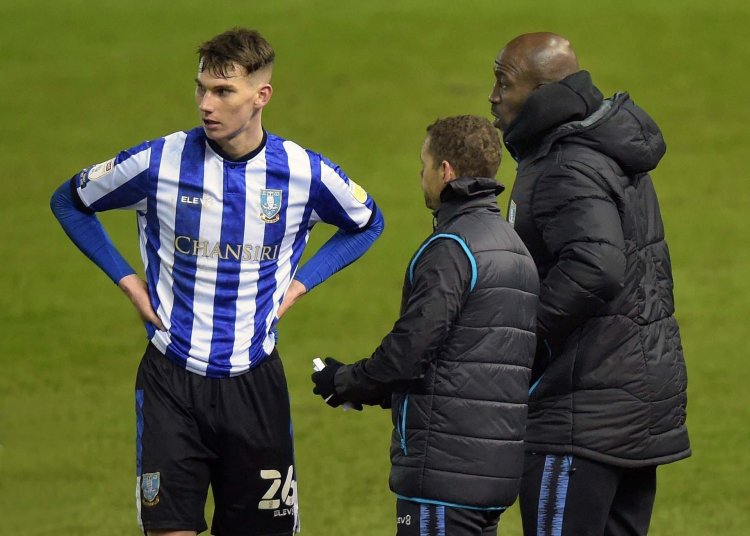 Darren Moore makes revealing comments on Osaze Urhoghide and Liam Shaw’s Sheffield Wednesday exit for Celtic