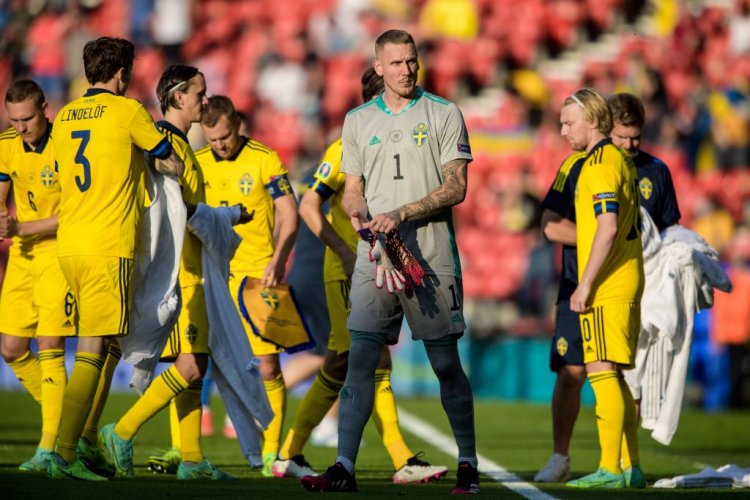 Opinion: Jose Mourinho axes Swedish No.1, Celtic should be on alert |