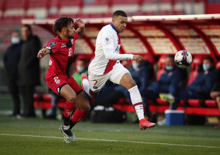 Celtic: Hoops make Sacha Boey bid