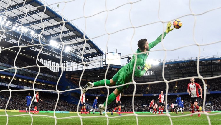 Celtic: Hoops open talks with Fraser Forster