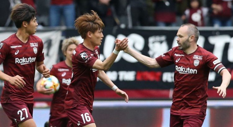 Andres Iniesta posts touching farewell message for new Celtic signing Kyogo Furuhashi