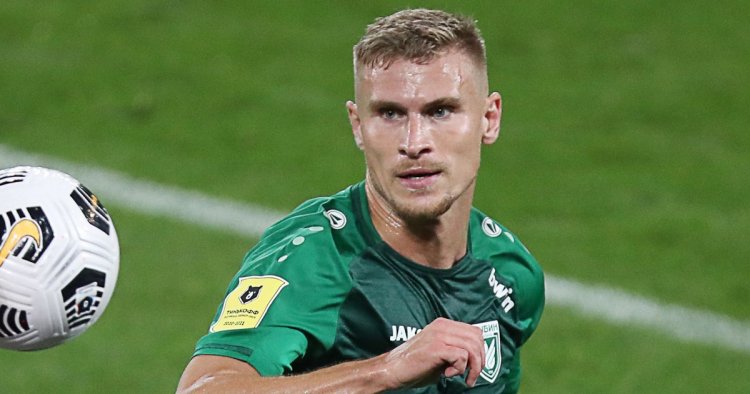 Carl Starfelt keeps an eye on Celtic ahead of imminent Parkhead transfer
