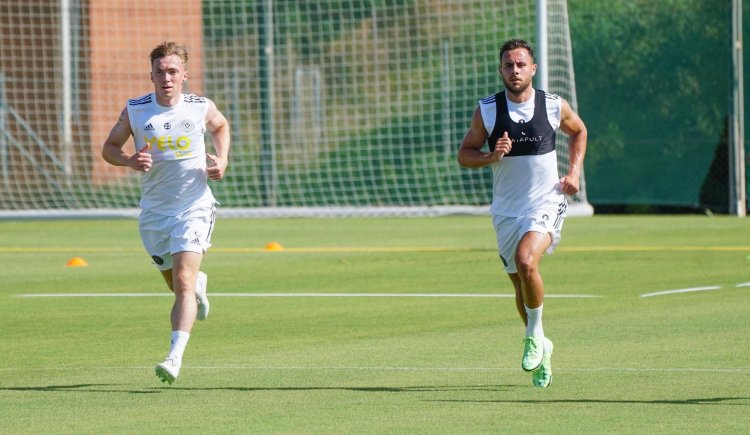 Scottish giants refuse to admit defeat in their pursuit of Blades star