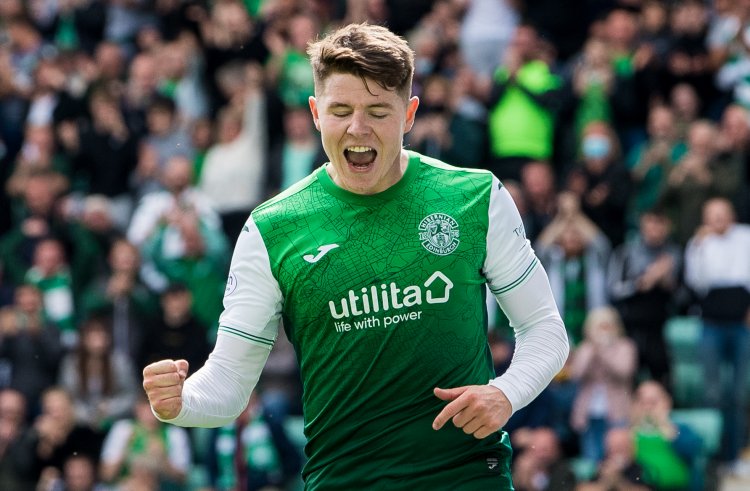Kevin Nisbet to Celtic: Hibs 'in talks' to tie down top striker on new deal